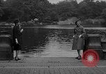 Immagine di Sfilata di moda New York United States USA, 1958, secondo 6 filmato di repertorio 65675043360