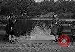 Immagine di Sfilata di moda New York United States USA, 1958, secondo 7 filmato di repertorio 65675043360