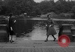 Immagine di Sfilata di moda New York United States USA, 1958, secondo 9 filmato di repertorio 65675043360