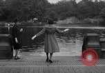 Immagine di Sfilata di moda New York United States USA, 1958, secondo 12 filmato di repertorio 65675043360