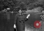 Immagine di Sfilata di moda New York United States USA, 1958, secondo 24 filmato di repertorio 65675043360