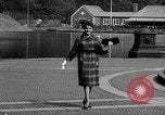 Immagine di Sfilata di moda New York United States USA, 1958, secondo 31 filmato di repertorio 65675043360