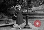 Immagine di Sfilata di moda New York United States USA, 1958, secondo 37 filmato di repertorio 65675043360