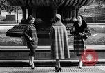 Immagine di Sfilata di moda New York United States USA, 1958, secondo 49 filmato di repertorio 65675043360