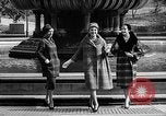 Immagine di Sfilata di moda New York United States USA, 1958, secondo 51 filmato di repertorio 65675043360