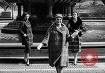 Immagine di Sfilata di moda New York United States USA, 1958, secondo 54 filmato di repertorio 65675043360