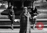Immagine di Sfilata di moda New York United States USA, 1958, secondo 55 filmato di repertorio 65675043360