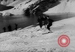 Immagine di Gli sciatori sci Germania, 1958, secondo 25 filmato di repertorio 65675043361