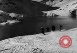 Immagine di Gli sciatori sci Germania, 1958, secondo 26 filmato di repertorio 65675043361