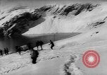 Immagine di Gli sciatori sci Germania, 1958, secondo 34 filmato di repertorio 65675043361