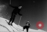 Immagine di Gli sciatori sci Germania, 1958, secondo 36 filmato di repertorio 65675043361