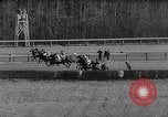 Standbild internationalen Pferderennen Laurel Maryland USA, 1958, aus Sekunde 17 historischem Filmmaterial Videoclip 65675043362