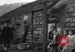 Image Dépression maisons grotte Uniontown Pennsylvania USA, 1935, de la seconde 10 séquences d'archives historiques vidéo 65675043368