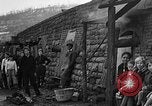 Image Dépression maisons grotte Uniontown Pennsylvania USA, 1935, de la seconde 12 séquences d'archives historiques vidéo 65675043368