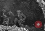 Image Dépression maisons grotte Uniontown Pennsylvania USA, 1935, de la seconde 16 séquences d'archives historiques vidéo 65675043368