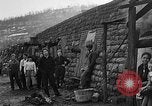 Image Dépression maisons grotte Uniontown Pennsylvania USA, 1935, de la seconde 24 séquences d'archives historiques vidéo 65675043368