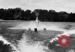 Standbild Hydro-Glider Cypress Garden Florida USA, 1955, aus Sekunde 12 historischem Filmmaterial Videoclip 65675043381