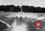 Standbild Hydro-Glider Cypress Garden Florida USA, 1955, aus Sekunde 13 historischem Filmmaterial Videoclip 65675043381