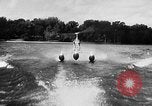 Standbild Hydro-Glider Cypress Garden Florida USA, 1955, aus Sekunde 14 historischem Filmmaterial Videoclip 65675043381