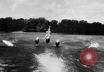 Standbild Hydro-Glider Cypress Garden Florida USA, 1955, aus Sekunde 17 historischem Filmmaterial Videoclip 65675043381