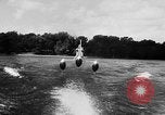 Standbild Hydro-Glider Cypress Garden Florida USA, 1955, aus Sekunde 18 historischem Filmmaterial Videoclip 65675043381