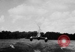 Standbild Hydro-Glider Cypress Garden Florida USA, 1955, aus Sekunde 31 historischem Filmmaterial Videoclip 65675043381
