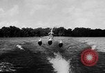 Standbild Hydro-Glider Cypress Garden Florida USA, 1955, aus Sekunde 38 historischem Filmmaterial Videoclip 65675043381