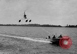 Standbild Hydro-Glider Cypress Garden Florida USA, 1955, aus Sekunde 46 historischem Filmmaterial Videoclip 65675043381