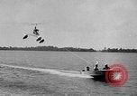 Standbild Hydro-Glider Cypress Garden Florida USA, 1955, aus Sekunde 48 historischem Filmmaterial Videoclip 65675043381