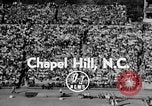 Standbild Fußballspiel Chapel Hill North Carolina USA, 1955, aus Sekunde 3 historischem Filmmaterial Videoclip 65675043382