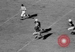 Standbild Fußballspiel Chapel Hill North Carolina USA, 1955, aus Sekunde 9 historischem Filmmaterial Videoclip 65675043382