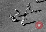 Standbild Fußballspiel Chapel Hill North Carolina USA, 1955, aus Sekunde 12 historischem Filmmaterial Videoclip 65675043382