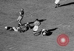 Standbild Fußballspiel Chapel Hill North Carolina USA, 1955, aus Sekunde 13 historischem Filmmaterial Videoclip 65675043382