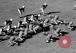 Standbild Fußballspiel Chapel Hill North Carolina USA, 1955, aus Sekunde 14 historischem Filmmaterial Videoclip 65675043382
