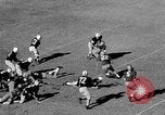 Standbild Fußballspiel Chapel Hill North Carolina USA, 1955, aus Sekunde 16 historischem Filmmaterial Videoclip 65675043382