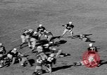 Standbild Fußballspiel Chapel Hill North Carolina USA, 1955, aus Sekunde 17 historischem Filmmaterial Videoclip 65675043382