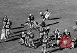 Standbild Fußballspiel Chapel Hill North Carolina USA, 1955, aus Sekunde 19 historischem Filmmaterial Videoclip 65675043382