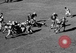 Standbild Fußballspiel Chapel Hill North Carolina USA, 1955, aus Sekunde 21 historischem Filmmaterial Videoclip 65675043382