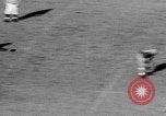 Standbild Fußballspiel Chapel Hill North Carolina USA, 1955, aus Sekunde 26 historischem Filmmaterial Videoclip 65675043382