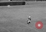 Standbild Fußballspiel Chapel Hill North Carolina USA, 1955, aus Sekunde 32 historischem Filmmaterial Videoclip 65675043382