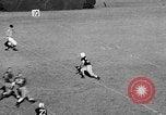 Standbild Fußballspiel Chapel Hill North Carolina USA, 1955, aus Sekunde 33 historischem Filmmaterial Videoclip 65675043382