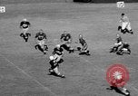 Standbild Fußballspiel Chapel Hill North Carolina USA, 1955, aus Sekunde 35 historischem Filmmaterial Videoclip 65675043382