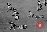 Standbild Fußballspiel Chapel Hill North Carolina USA, 1955, aus Sekunde 38 historischem Filmmaterial Videoclip 65675043382