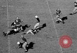 Standbild Fußballspiel Chapel Hill North Carolina USA, 1955, aus Sekunde 40 historischem Filmmaterial Videoclip 65675043382