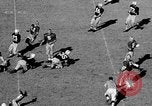 Standbild Fußballspiel Chapel Hill North Carolina USA, 1955, aus Sekunde 41 historischem Filmmaterial Videoclip 65675043382