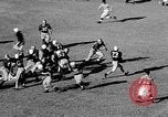 Standbild Fußballspiel Chapel Hill North Carolina USA, 1955, aus Sekunde 43 historischem Filmmaterial Videoclip 65675043382