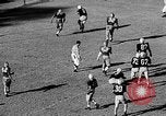 Standbild Fußballspiel Chapel Hill North Carolina USA, 1955, aus Sekunde 45 historischem Filmmaterial Videoclip 65675043382