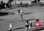 Standbild Fußballspiel Chapel Hill North Carolina USA, 1955, aus Sekunde 47 historischem Filmmaterial Videoclip 65675043382