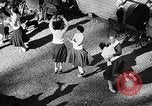 Standbild Fußballspiel Chapel Hill North Carolina USA, 1955, aus Sekunde 49 historischem Filmmaterial Videoclip 65675043382