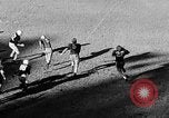 Standbild Fußballspiel Chapel Hill North Carolina USA, 1955, aus Sekunde 53 historischem Filmmaterial Videoclip 65675043382